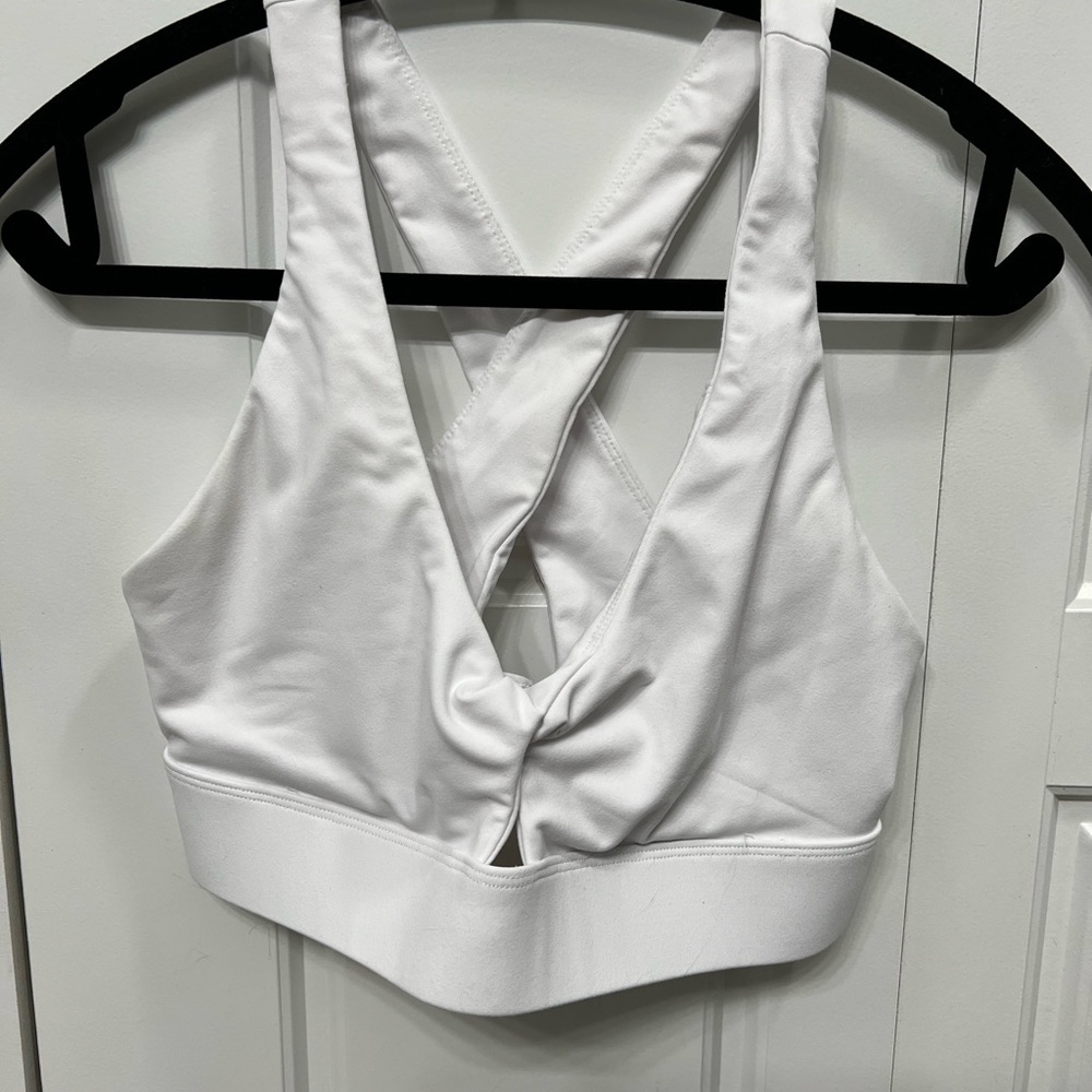 Fabletics Oasis Twist Sports Bra